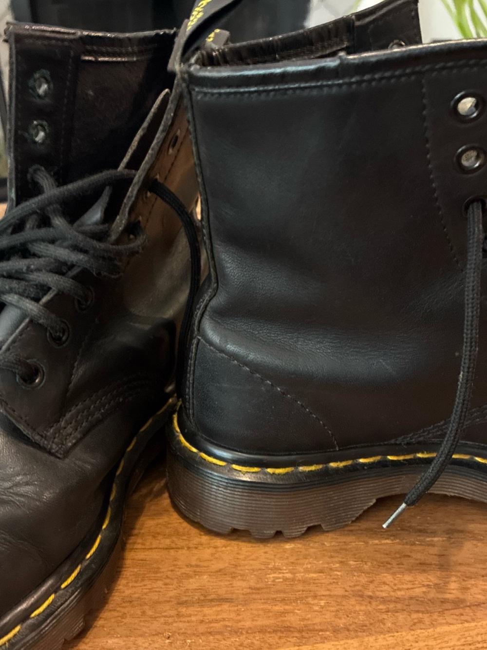 Vtg 1990s Dr. Martens 1460 Made in England Black Smooth Leather Boots UK 4 US 6 - Picture 7 of 16